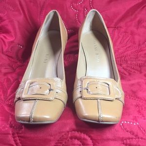 Gianni Bini brown pump